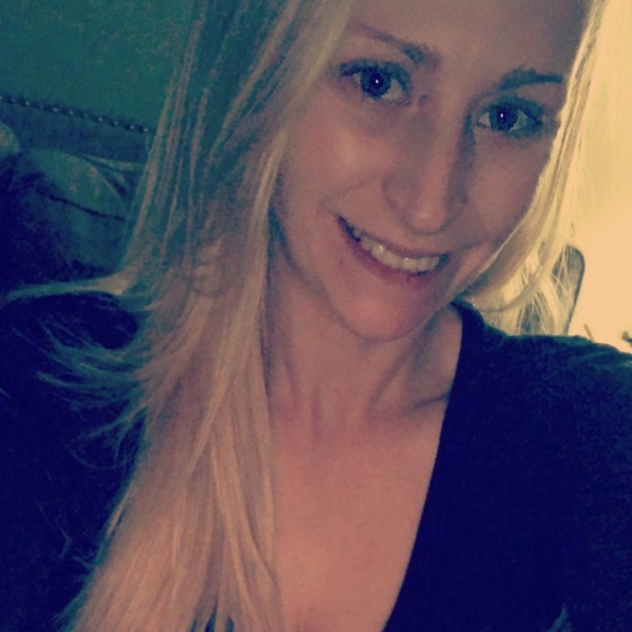 Meet your Posher, Tiffany - Picture 1 of 8